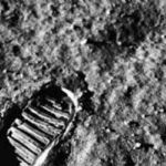 piede sulla luna